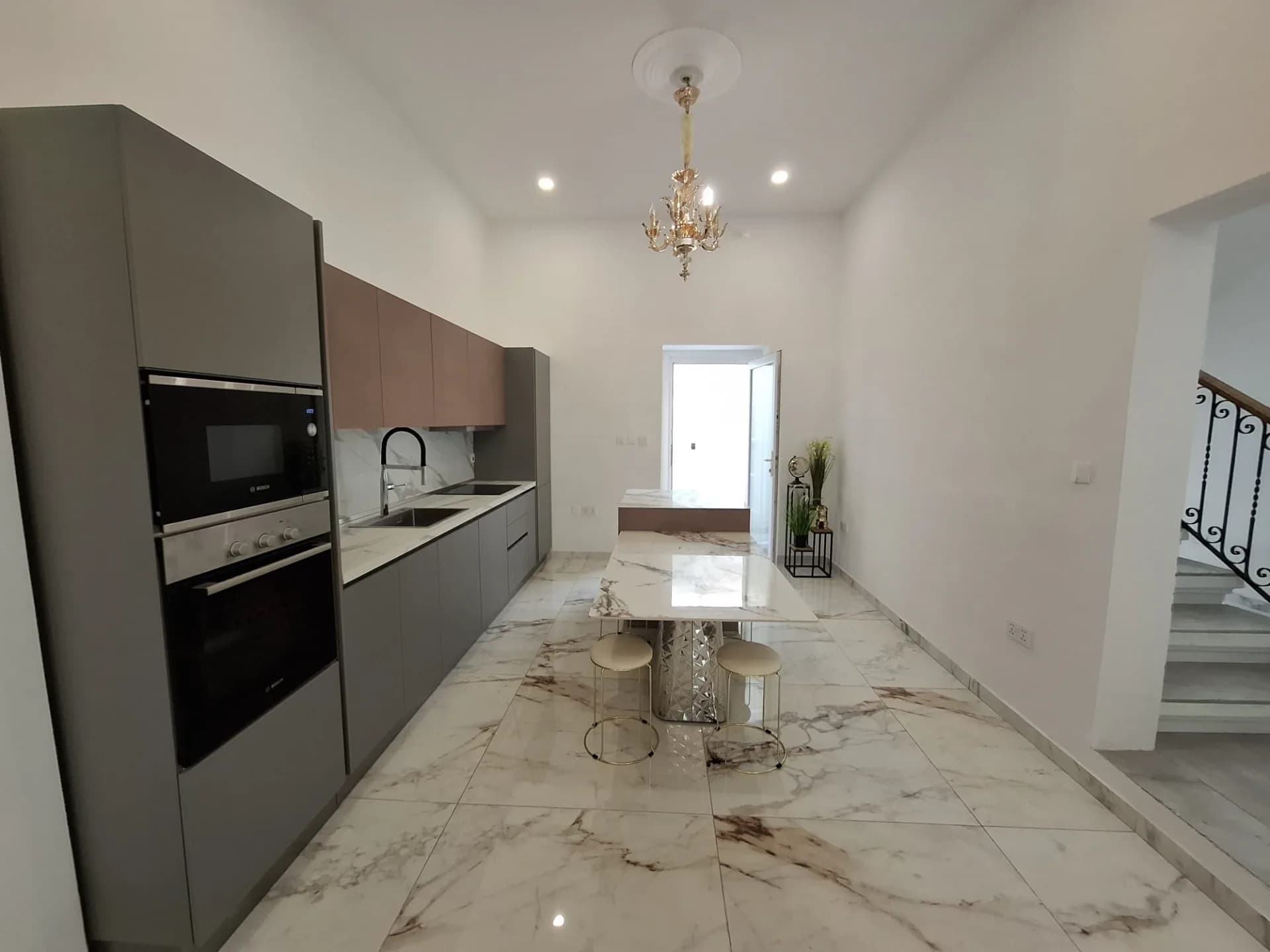 Elegant 5 Bedroom Townhouse with Rooftop Jacuzzi for Sale in Sliema — photo 3