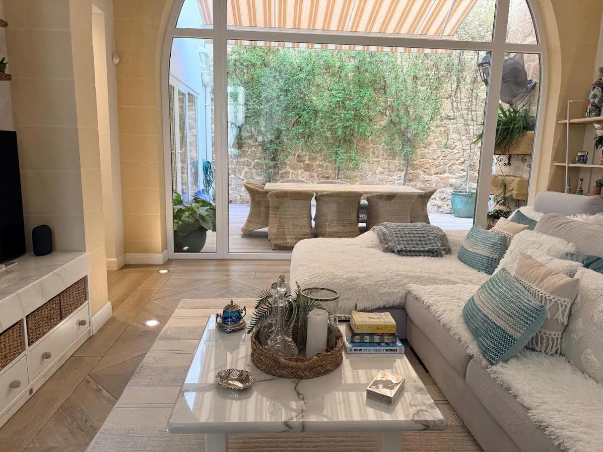 Luxury Restored 3 Bedroom House of Character in Birkirkara Malta — foto 12